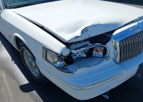 1996 Lincoln Town Car Executive из США, поврежденный, VIN 1LNLM81W8TY697938